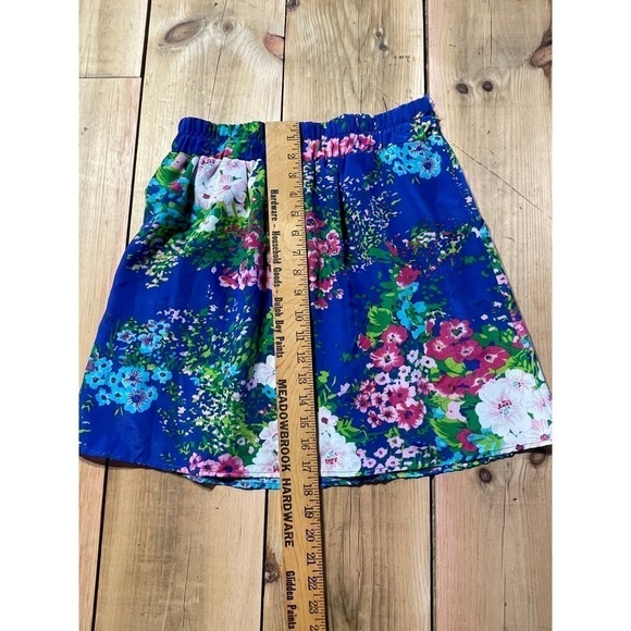 Alya Women's Blue Floral multi color mini skirt. Elastic Waist. Size Small - Picture 7 of 7